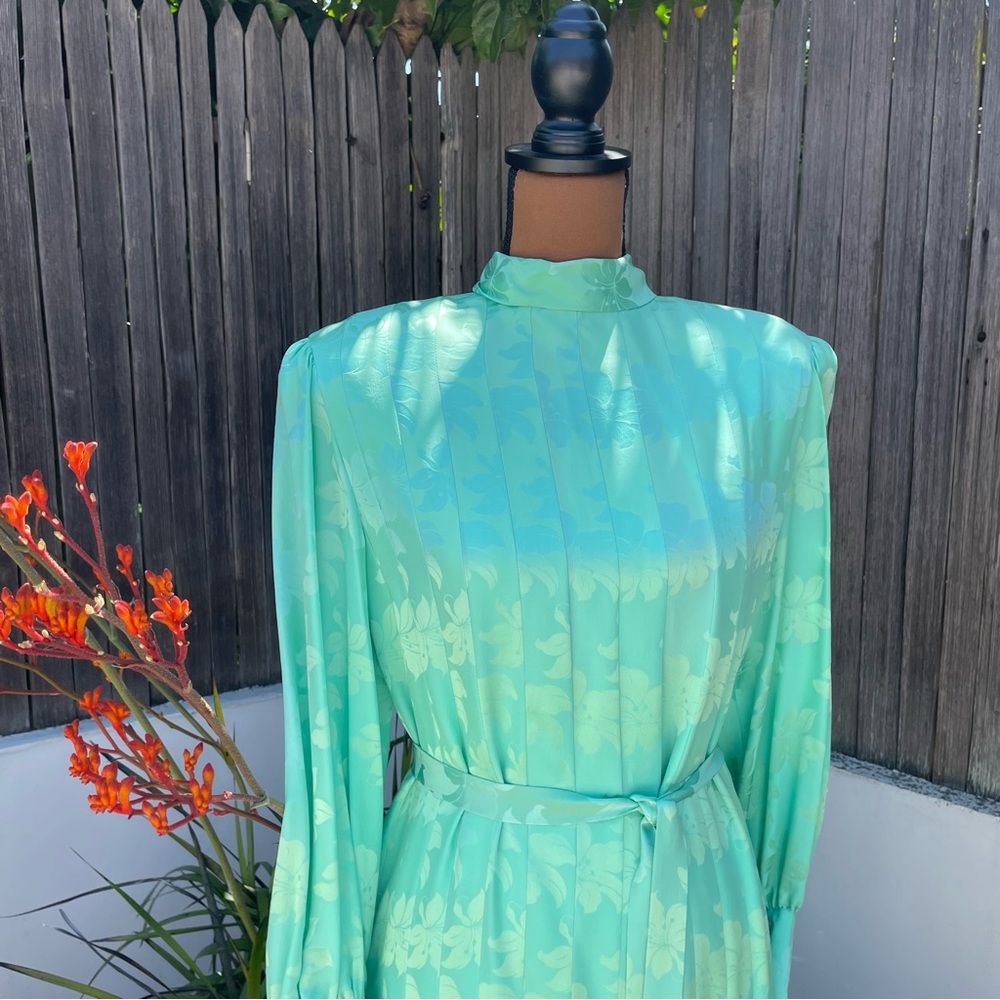 Vintage 80s Adele Simpson 100% Silk Seafoam Green Dress Long Sleeve Pleated 12 - Picture 3 of 16